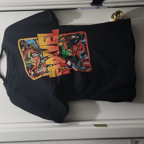 Extra large marvel shirt (cheappp!) - Picture 2 of 2